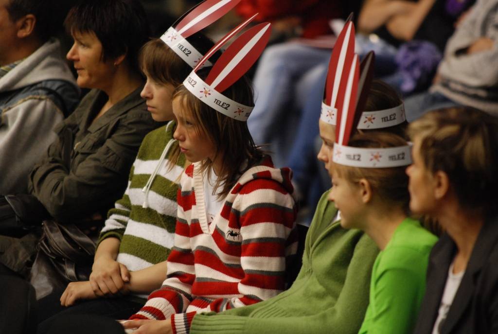 Šodien, 9. jūnijā, Liepājas Olimpiskajā centrā ar Čehijas un Ukrainas spēli sākās Eiropas čempionāta basketbolā sievietēm pēdējā apakšgrupas spēļu diena. Pēc pirmā puslaika ar 41:31 vadībā bija Ukrainas valstsvienība. Latvijas izlase...
Autors: Uldis Dobelis