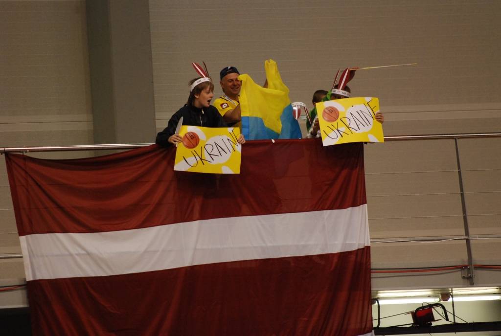 Šodien, 9. jūnijā, Liepājas Olimpiskajā centrā ar Čehijas un Ukrainas spēli sākās Eiropas čempionāta basketbolā sievietēm pēdējā apakšgrupas spēļu diena. Pēc pirmā puslaika ar 41:31 vadībā bija Ukrainas valstsvienība. Latvijas izlase...
Autors: Uldis Dobelis