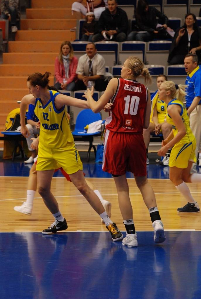 Šodien, 9. jūnijā, Liepājas Olimpiskajā centrā ar Čehijas un Ukrainas spēli sākās Eiropas čempionāta basketbolā sievietēm pēdējā apakšgrupas spēļu diena. Pēc pirmā puslaika ar 41:31 vadībā bija Ukrainas valstsvienība. Latvijas izlase...
Autors: Uldis Dobelis