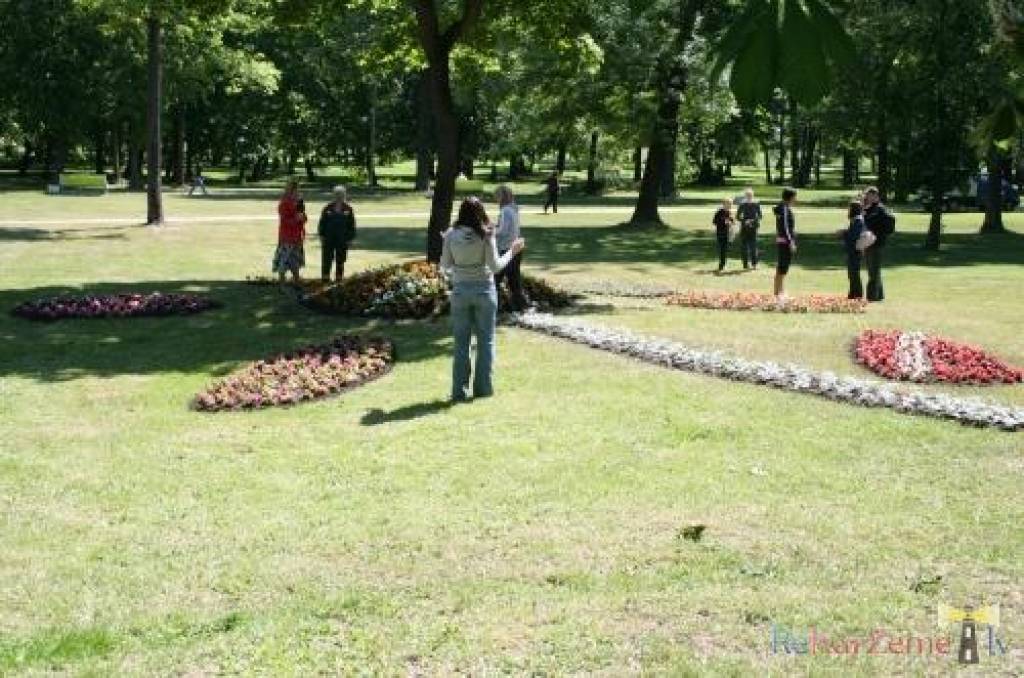 Šodien, 5. jūnijā, Latvijas sieviešu basketbola izlase Liepājā, Raiņa parkā iepretim Liepājas Olimpiskajam centram, pabeidza puķu kompozīciju, kurā redzams Eiropas čempionāta logotips. Puķu kompozīciju parkā varēs apskatīt visu vasaru. Jau...
Autors: Uldis Dobelis