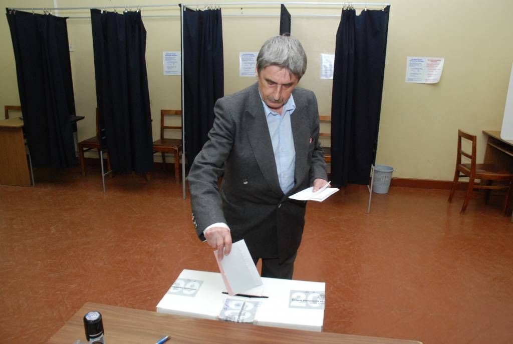 Šodien, 3. jūnijā, kā arī rīt un parīt uz dažām stundām jau ir atvērti pašvaldību un Eiroparlamenta vēlēšanu iecirkņi. Pirmie vēlētāji atzīst, ka šodien balso, jo sestdien būs aizņemti vai neatradīsies pilsētā.

Šodien, 3. jūnijā,...
Autors: "Rekurzeme", portāls
