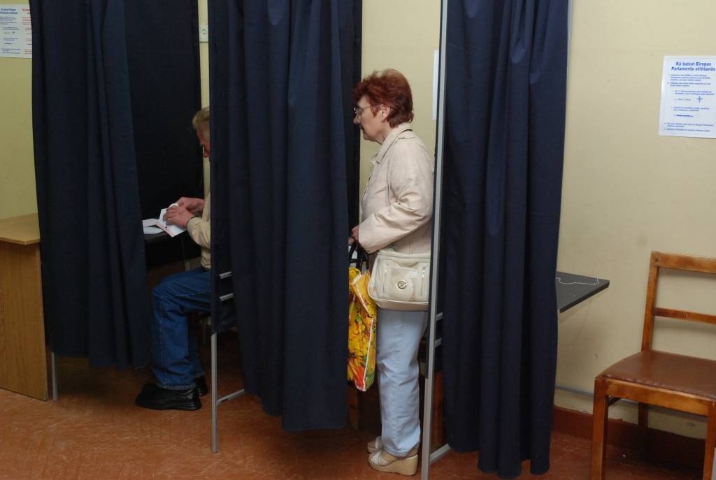 Šodien, 3. jūnijā, kā arī rīt un parīt uz dažām stundām jau ir atvērti pašvaldību un Eiroparlamenta vēlēšanu iecirkņi. Pirmie vēlētāji atzīst, ka šodien balso, jo sestdien būs aizņemti vai neatradīsies pilsētā.

Šodien, 3. jūnijā,...
Autors: "Rekurzeme", portāls