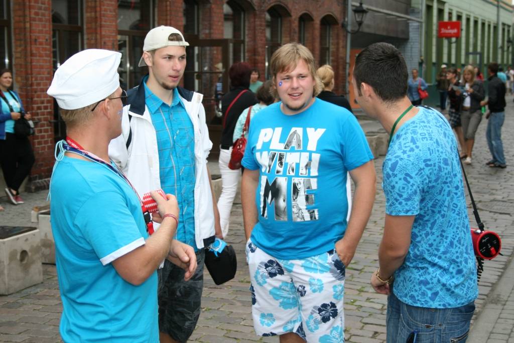 Šodien, 24. jūlijā, pēcpusdienā Liepājā pie Latvijas 1. rokkafejnīcas akcijas "Festivāls pret narkotikām!" laikā ikviens var izveidot frizūru festivāla "Tele 2 Baltic Beach Party 2009" apmeklējumam. Turpat notiek arī ielu deju...
Autors: Uldis Dobelis