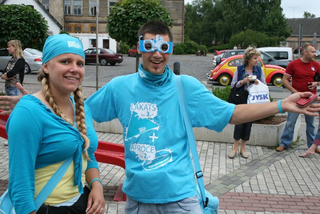 Šodien, 24. jūlijā, pēcpusdienā Liepājā pie Latvijas 1. rokkafejnīcas akcijas "Festivāls pret narkotikām!" laikā ikviens var izveidot frizūru festivāla "Tele 2 Baltic Beach Party 2009" apmeklējumam. Turpat notiek arī ielu deju...
Autors: Uldis Dobelis