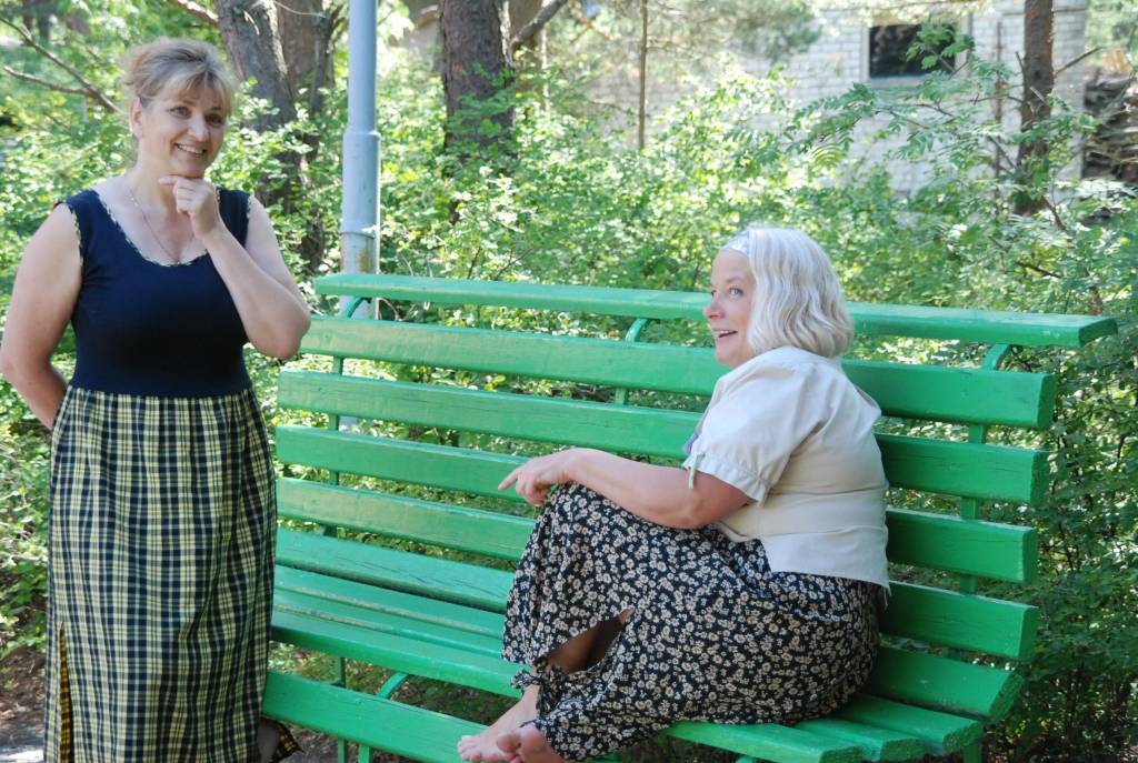 Četras dienas nedēļas nogalē Bernātos notika Sieviešu tiesību institūta organizēta nometne, kurā piedalījās 60 sievietes no visas Latvijas. Pieredzes un informācijas apmaiņa – viņas nosauc galvenos guvumus. Ne visas dalībnieces ir kādas...
Autors: Anita Platace