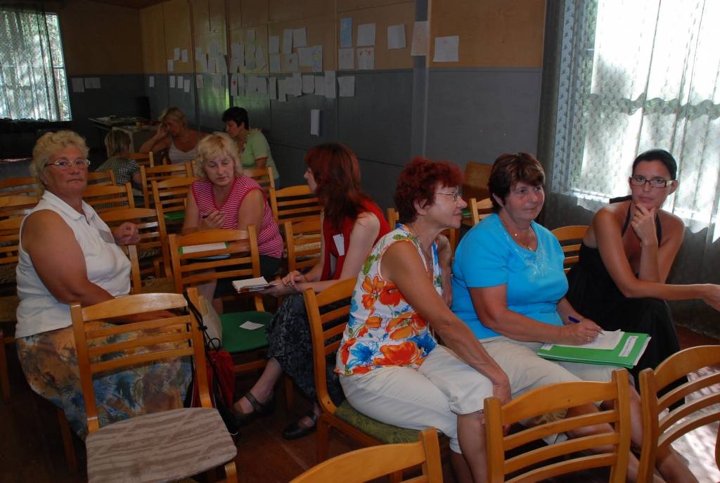Četras dienas nedēļas nogalē Bernātos notika Sieviešu tiesību institūta organizēta nometne, kurā piedalījās 60 sievietes no visas Latvijas. Pieredzes un informācijas apmaiņa – viņas nosauc galvenos guvumus. Ne visas dalībnieces ir kādas...
Autors: Anita Platace