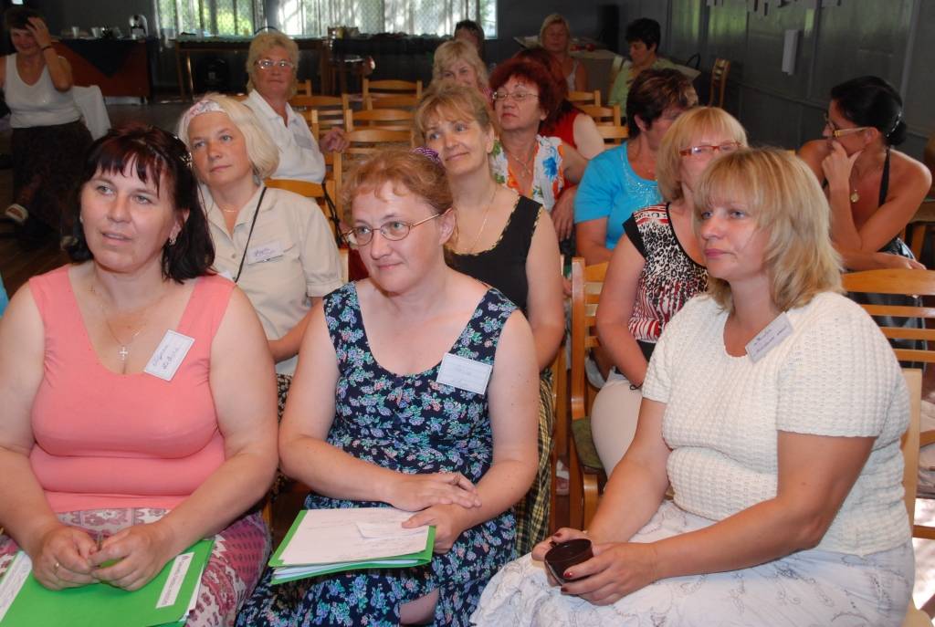 Četras dienas nedēļas nogalē Bernātos notika Sieviešu tiesību institūta organizēta nometne, kurā piedalījās 60 sievietes no visas Latvijas. Pieredzes un informācijas apmaiņa – viņas nosauc galvenos guvumus. Ne visas dalībnieces ir kādas...
Autors: Anita Platace