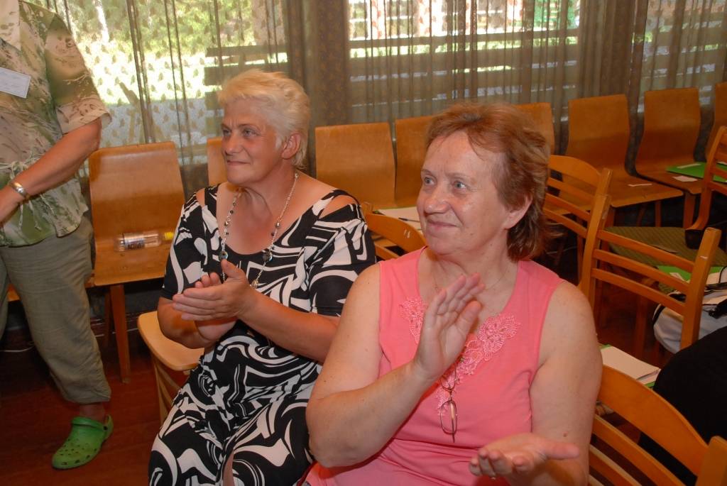 Četras dienas nedēļas nogalē Bernātos notika Sieviešu tiesību institūta organizēta nometne, kurā piedalījās 60 sievietes no visas Latvijas. Pieredzes un informācijas apmaiņa – viņas nosauc galvenos guvumus. Ne visas dalībnieces ir kādas...
Autors: Anita Platace