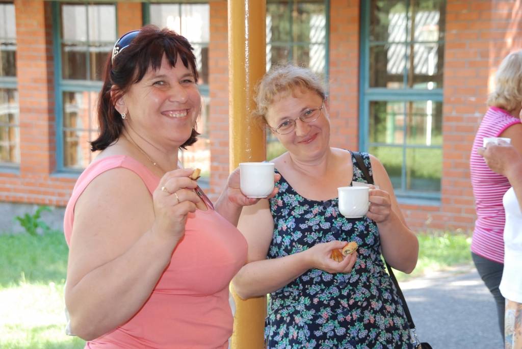 Četras dienas nedēļas nogalē Bernātos notika Sieviešu tiesību institūta organizēta nometne, kurā piedalījās 60 sievietes no visas Latvijas. Pieredzes un informācijas apmaiņa – viņas nosauc galvenos guvumus. Ne visas dalībnieces ir kādas...
Autors: Anita Platace