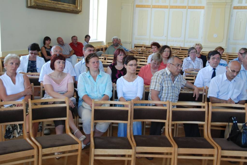 Šodien Liepājā un Grobiņā ierodas Izglītības un zinātnes ministrijas (IZM) valsts sekretārs Mareks Gruškevics, lai kopā ar citiem IZM pārstāvjiem skaidrotu situāciju izglītības sistēmā.

Bijušais liepājnieks pedagogiem iepriecinošas ziņas...
Autors: Iluta Dreimane