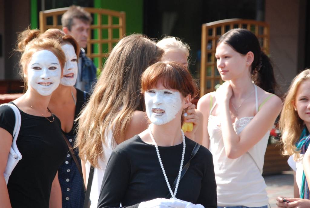Šodien, 16. jūlijā, Liepājā pie tirdzniecības nama "Kurzeme" notika orientēšanās sacensības, kuras rīkoja Liepājas Jaunatnes centrs. Katrai komandai tika izdalīts orientēšanās maršruts ar fotogrāfijām un aprakstiem par meklējamo objektu,...
Autors: Uldis Dobelis