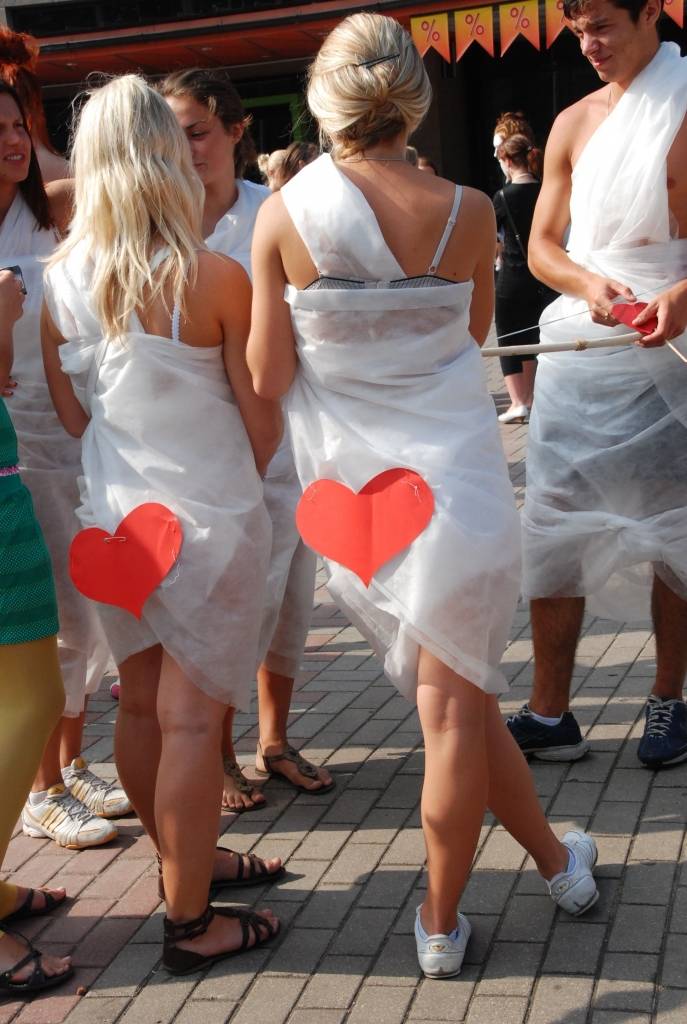 Šodien, 16. jūlijā, Liepājā pie tirdzniecības nama "Kurzeme" notika orientēšanās sacensības, kuras rīkoja Liepājas Jaunatnes centrs. Katrai komandai tika izdalīts orientēšanās maršruts ar fotogrāfijām un aprakstiem par meklējamo objektu,...
Autors: Uldis Dobelis