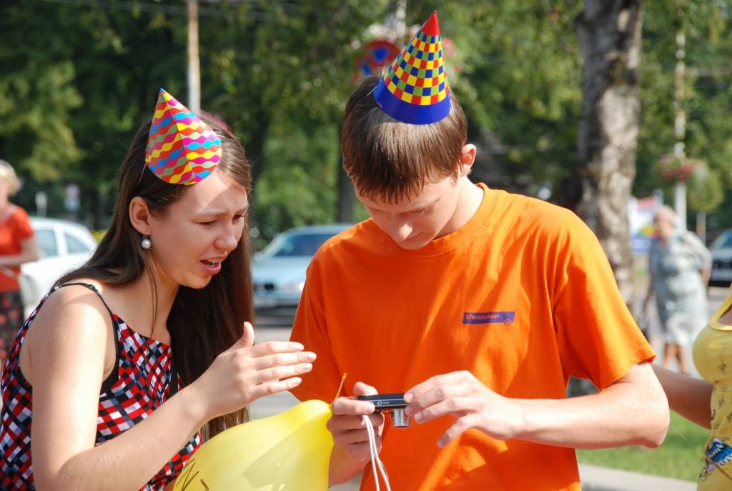 Šodien, 16. jūlijā, Liepājā pie tirdzniecības nama "Kurzeme" notika orientēšanās sacensības, kuras rīkoja Liepājas Jaunatnes centrs. Katrai komandai tika izdalīts orientēšanās maršruts ar fotogrāfijām un aprakstiem par meklējamo objektu,...
Autors: Uldis Dobelis