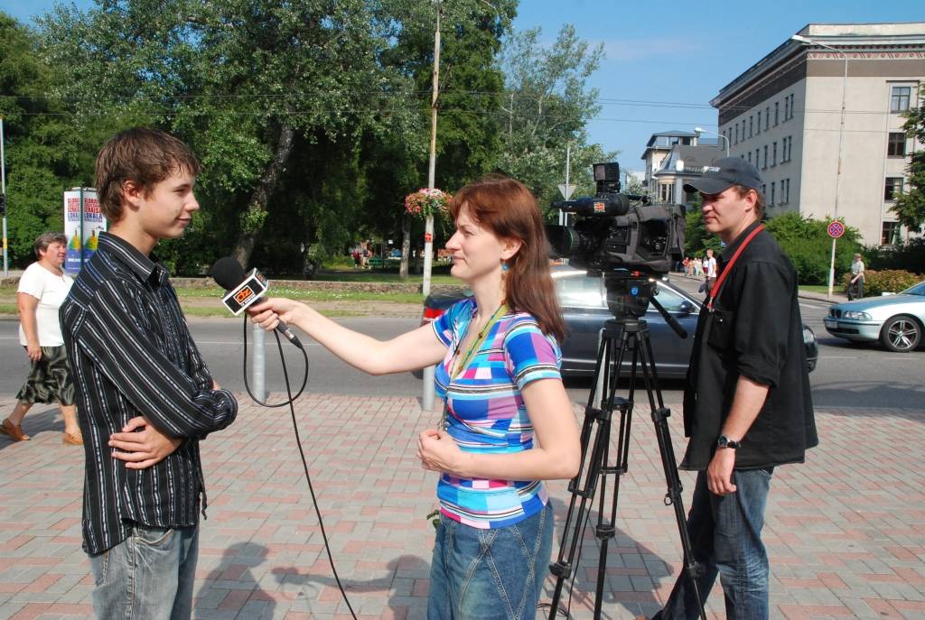 Šodien, 16. jūlijā, Liepājā pie tirdzniecības nama "Kurzeme" notika orientēšanās sacensības, kuras rīkoja Liepājas Jaunatnes centrs. Katrai komandai tika izdalīts orientēšanās maršruts ar fotogrāfijām un aprakstiem par meklējamo objektu,...
Autors: Uldis Dobelis