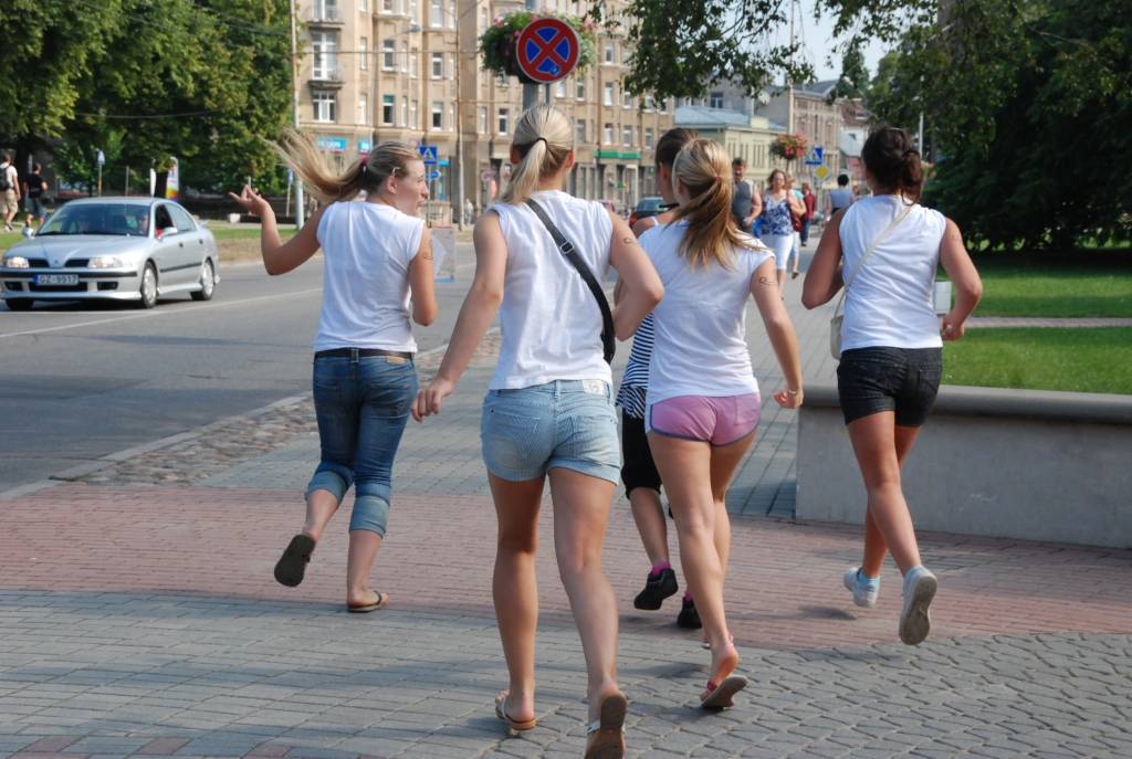 Šodien, 16. jūlijā, Liepājā pie tirdzniecības nama "Kurzeme" notika orientēšanās sacensības, kuras rīkoja Liepājas Jaunatnes centrs. Katrai komandai tika izdalīts orientēšanās maršruts ar fotogrāfijām un aprakstiem par meklējamo objektu,...
Autors: Uldis Dobelis