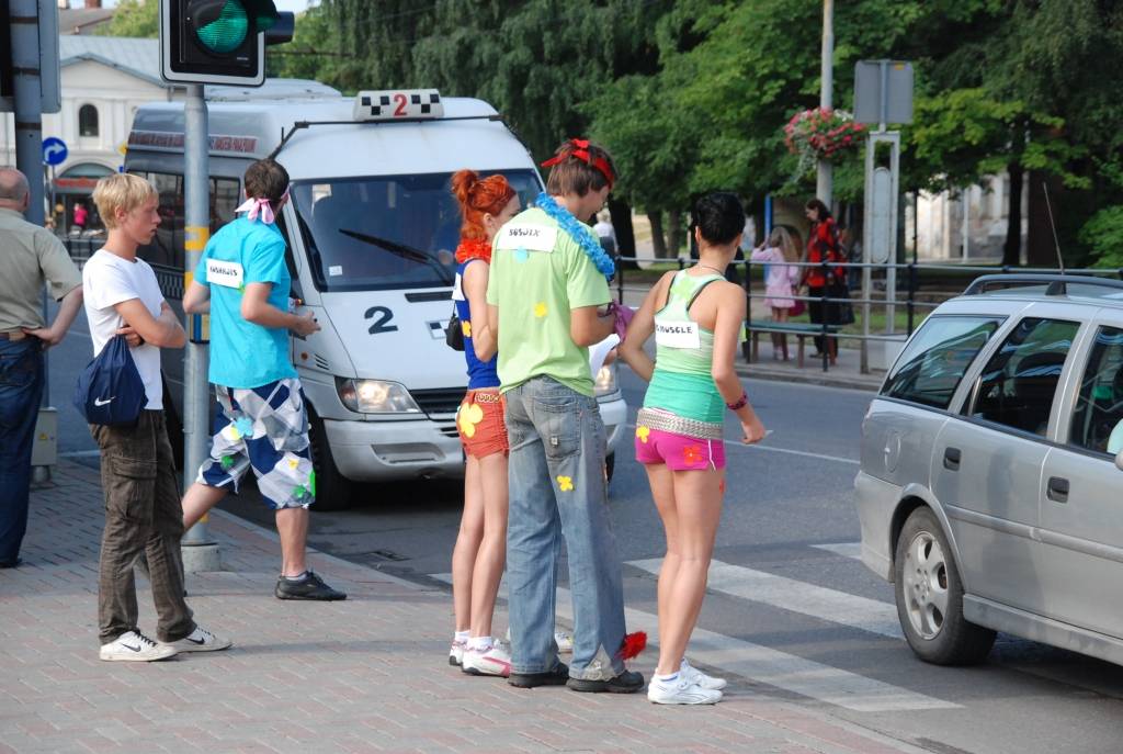 Šodien, 16. jūlijā, Liepājā pie tirdzniecības nama "Kurzeme" notika orientēšanās sacensības, kuras rīkoja Liepājas Jaunatnes centrs. Katrai komandai tika izdalīts orientēšanās maršruts ar fotogrāfijām un aprakstiem par meklējamo objektu,...
Autors: Uldis Dobelis