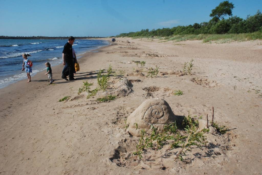 Sestdien, 11. jūlijā Liepājā, vindsērfinga kluba “Rietumkrasts” teritorijā Karostā, jau 14. gadu pēc kārtas notika smilšu figūru festivāls.
Autors: Uldis Dobelis