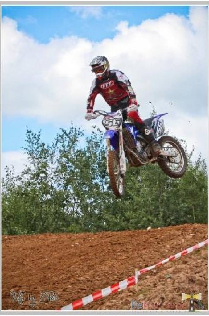 Bildes no Laura Freiberga rīkoto motokrosa sacensību "Superkausa FOX Lielā balva" posma Kuldīgā, kurā triumfēja liepājnieks Dāvis Līvs.
Autors: Uldis Dobelis