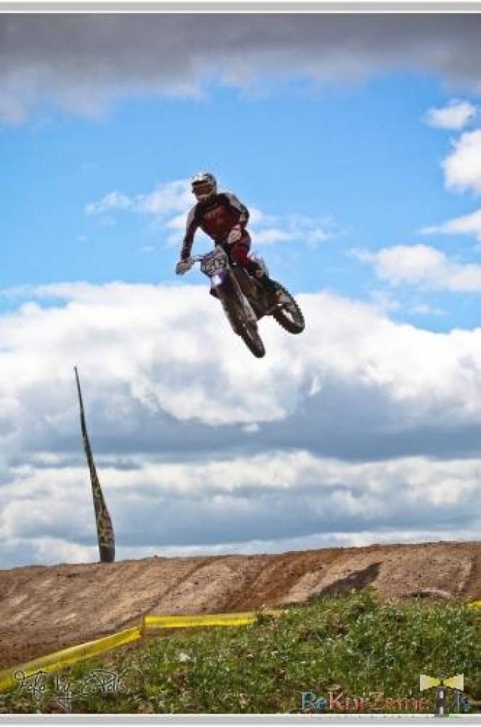 Bildes no Laura Freiberga rīkoto motokrosa sacensību "Superkausa FOX Lielā balva" posma Kuldīgā, kurā triumfēja liepājnieks Dāvis Līvs.
Autors: Uldis Dobelis