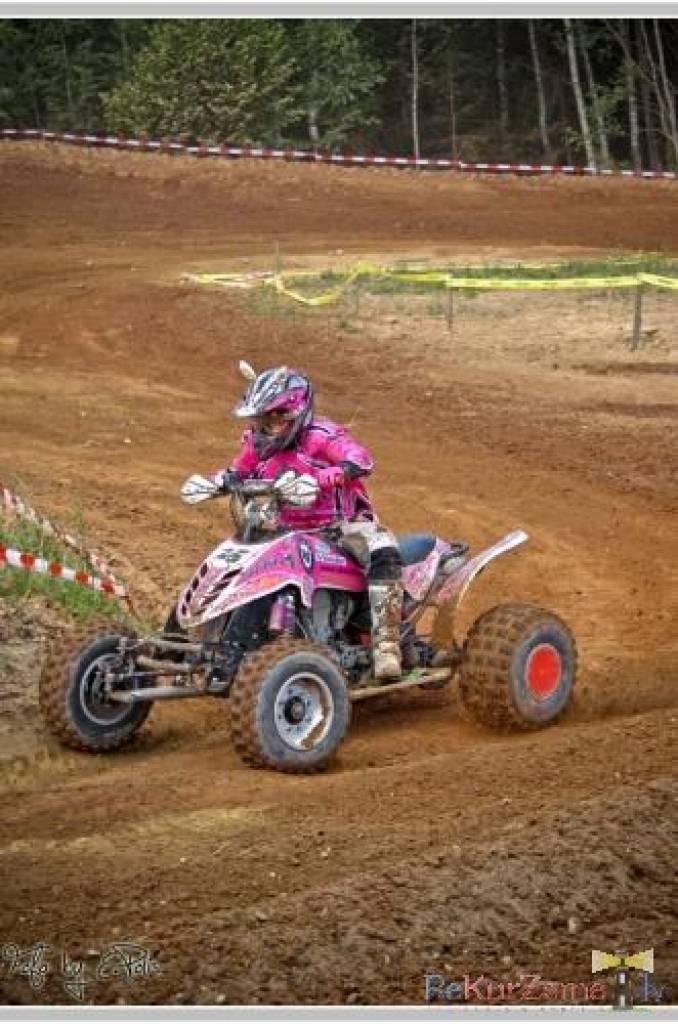 Bildes no Laura Freiberga rīkoto motokrosa sacensību "Superkausa FOX Lielā balva" posma Kuldīgā, kurā triumfēja liepājnieks Dāvis Līvs.
Autors: Uldis Dobelis