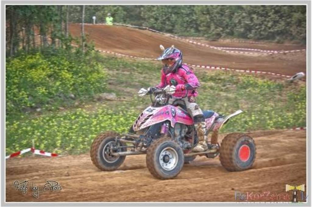 Bildes no Laura Freiberga rīkoto motokrosa sacensību "Superkausa FOX Lielā balva" posma Kuldīgā, kurā triumfēja liepājnieks Dāvis Līvs.
Autors: Uldis Dobelis