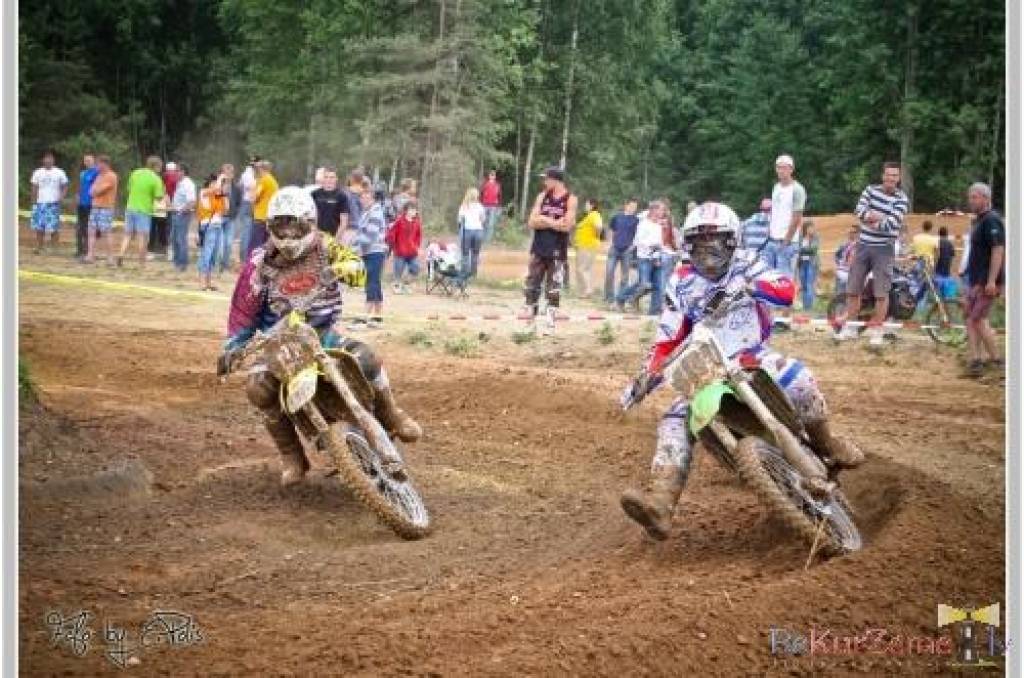 Bildes no Laura Freiberga rīkoto motokrosa sacensību "Superkausa FOX Lielā balva" posma Kuldīgā, kurā triumfēja liepājnieks Dāvis Līvs.
Autors: Uldis Dobelis