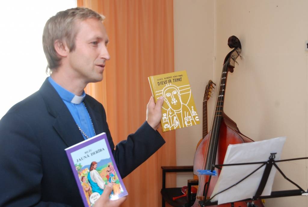 Grobiņā, Lielā ielā 78, turpmāk atradīsies Sarkanā Krusta veikals "Grobiņi", humānās palīdzības istaba un Veselības istaba. Nodaļas atvēršanas svētkos pagalmā bija nodarbības un rotaļas bērniem, bet iekštelpās skanēja svētku uzrunas un...
Autors: Ilze Vainovska