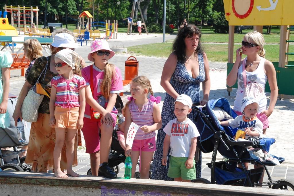 Šodien, 3. jūlijā, Liepājā, Jūrmalas parkā Bērnu rotaļu laukumā,  45 labākie bērni un jaunieši no piecām lielākajām Kurzemes pilsētām – Liepājas, Kuldīgas, Talsiem, Saldus un Ventspils – cīnās par bērnu rallija "Kurzeme 2009” čempiona...
Autors: Uldis Dobelis