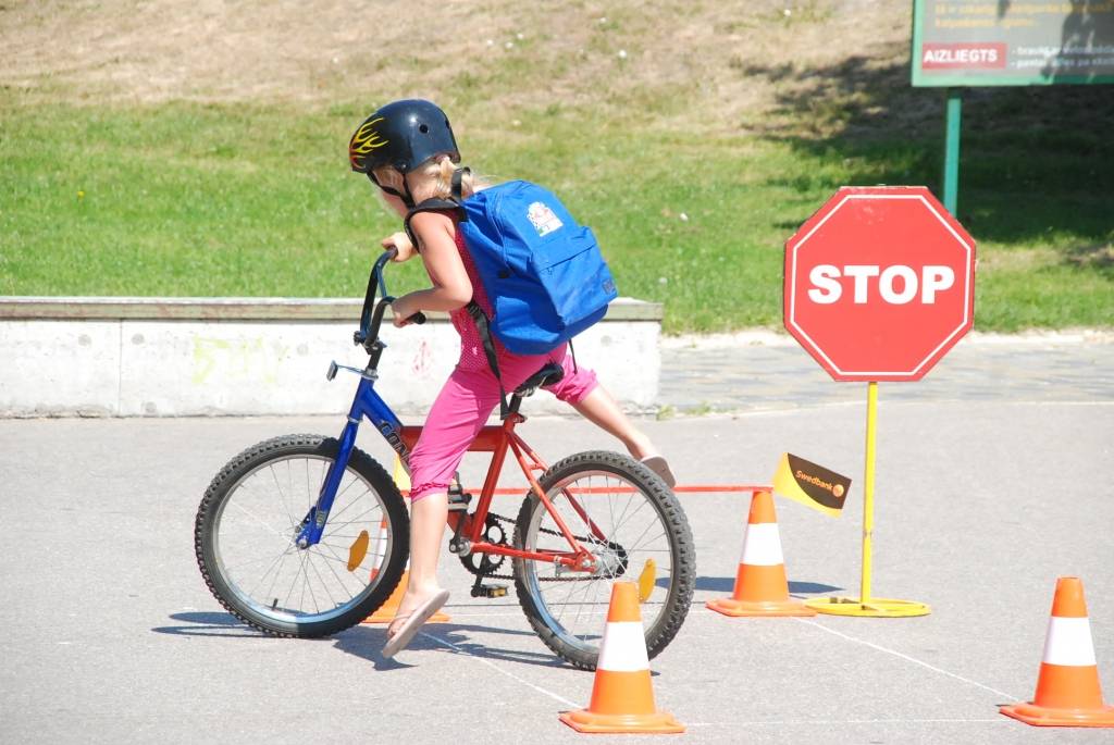 Šodien, 3. jūlijā, Liepājā, Jūrmalas parkā Bērnu rotaļu laukumā,  45 labākie bērni un jaunieši no piecām lielākajām Kurzemes pilsētām – Liepājas, Kuldīgas, Talsiem, Saldus un Ventspils – cīnās par bērnu rallija "Kurzeme 2009” čempiona...
Autors: Uldis Dobelis