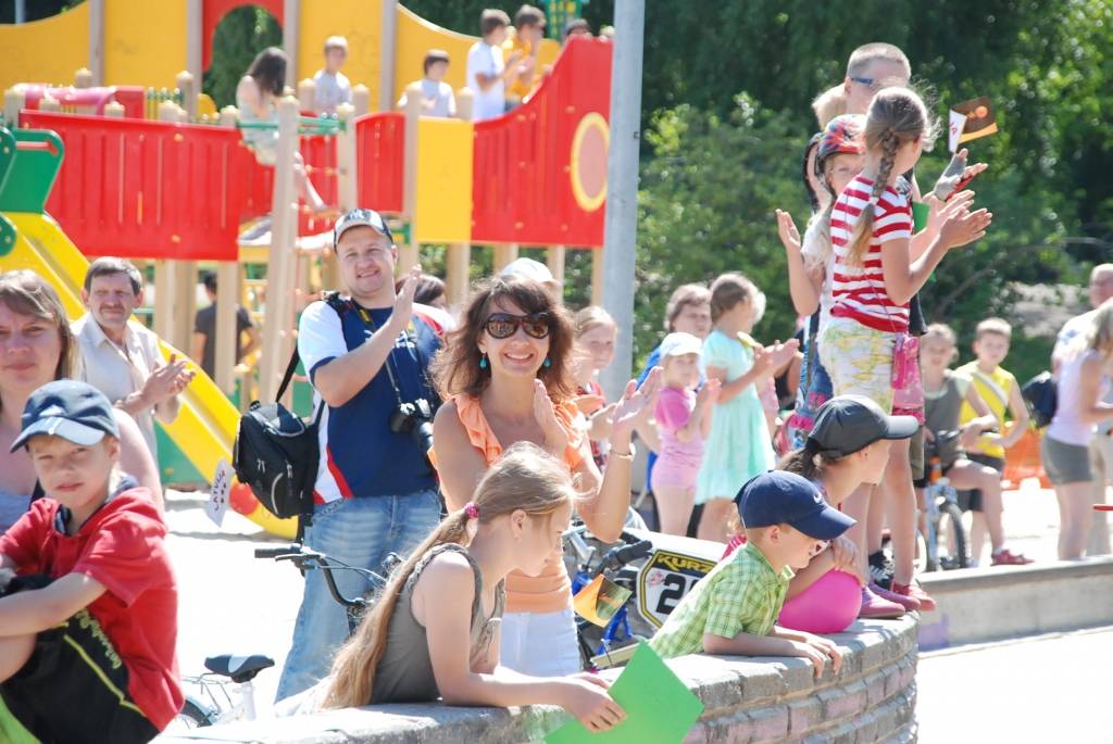 Šodien, 3. jūlijā, Liepājā, Jūrmalas parkā Bērnu rotaļu laukumā,  45 labākie bērni un jaunieši no piecām lielākajām Kurzemes pilsētām – Liepājas, Kuldīgas, Talsiem, Saldus un Ventspils – cīnās par bērnu rallija "Kurzeme 2009” čempiona...
Autors: Uldis Dobelis