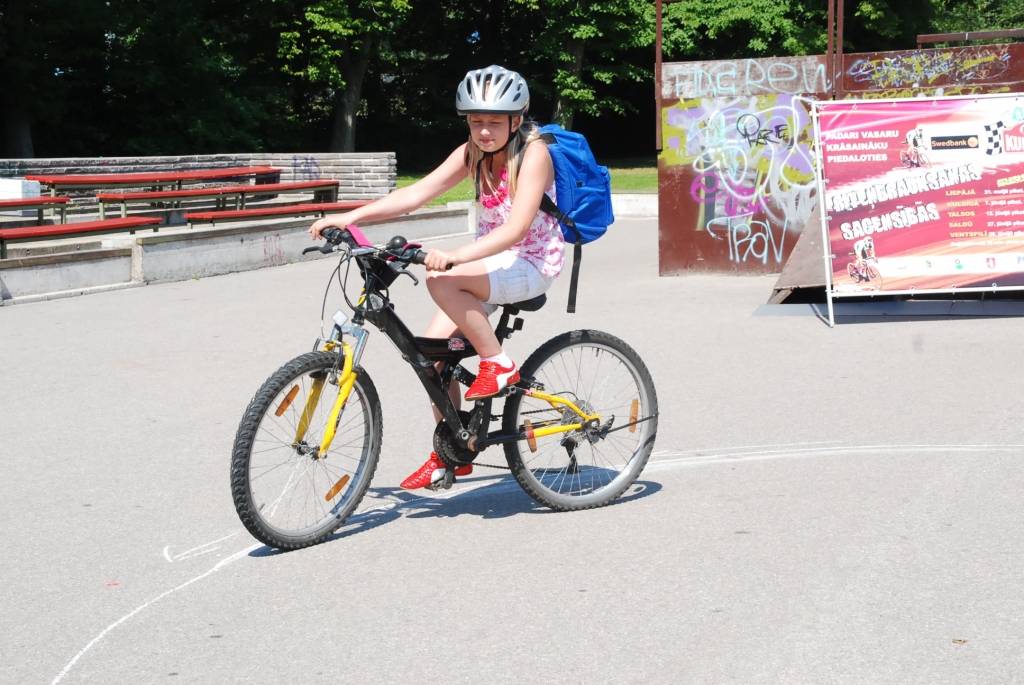 Šodien, 3. jūlijā, Liepājā, Jūrmalas parkā Bērnu rotaļu laukumā,  45 labākie bērni un jaunieši no piecām lielākajām Kurzemes pilsētām – Liepājas, Kuldīgas, Talsiem, Saldus un Ventspils – cīnās par bērnu rallija "Kurzeme 2009” čempiona...
Autors: Uldis Dobelis