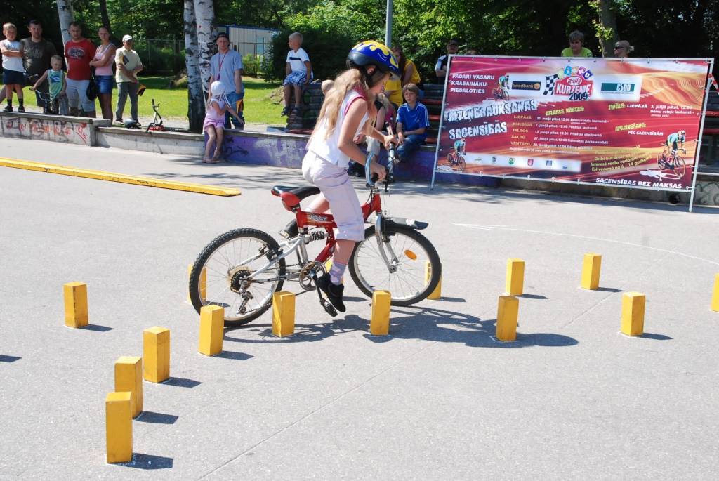 Šodien, 3. jūlijā, Liepājā, Jūrmalas parkā Bērnu rotaļu laukumā,  45 labākie bērni un jaunieši no piecām lielākajām Kurzemes pilsētām – Liepājas, Kuldīgas, Talsiem, Saldus un Ventspils – cīnās par bērnu rallija "Kurzeme 2009” čempiona...
Autors: Uldis Dobelis
