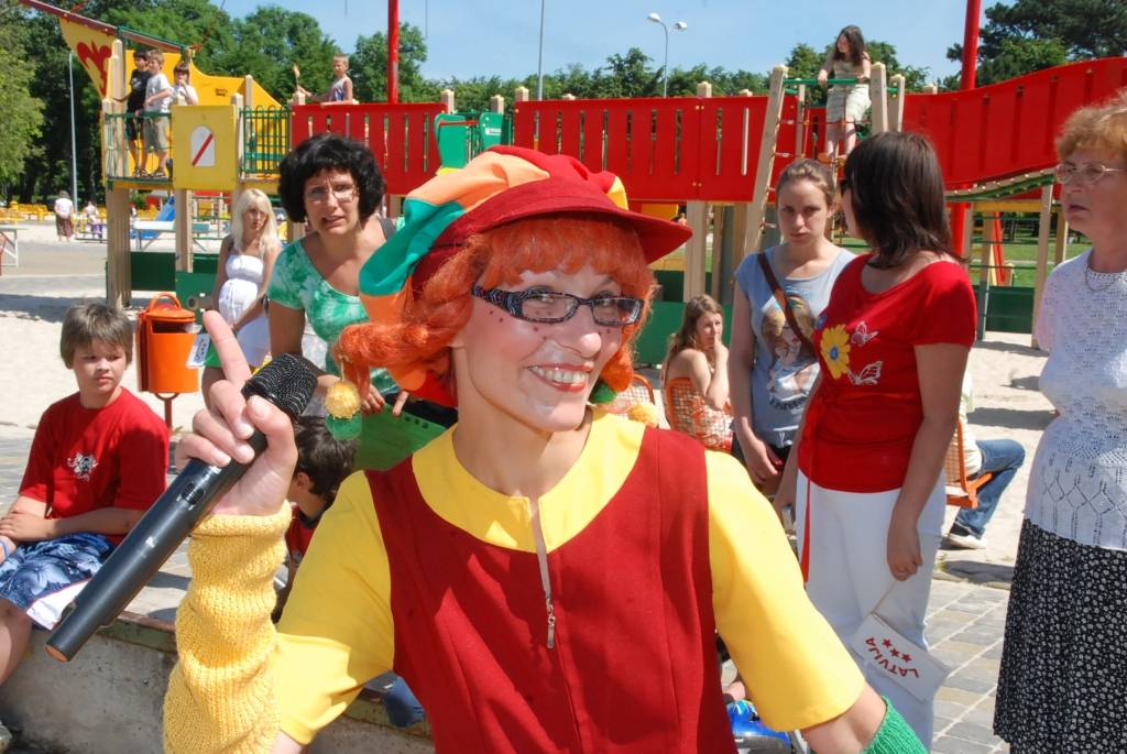 Šodien, 3. jūlijā, Liepājā, Jūrmalas parkā Bērnu rotaļu laukumā,  45 labākie bērni un jaunieši no piecām lielākajām Kurzemes pilsētām – Liepājas, Kuldīgas, Talsiem, Saldus un Ventspils – cīnās par bērnu rallija "Kurzeme 2009” čempiona...
Autors: Uldis Dobelis