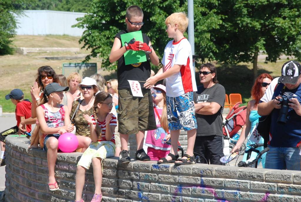 Šodien, 3. jūlijā, Liepājā, Jūrmalas parkā Bērnu rotaļu laukumā,  45 labākie bērni un jaunieši no piecām lielākajām Kurzemes pilsētām – Liepājas, Kuldīgas, Talsiem, Saldus un Ventspils – cīnās par bērnu rallija "Kurzeme 2009” čempiona...
Autors: Uldis Dobelis