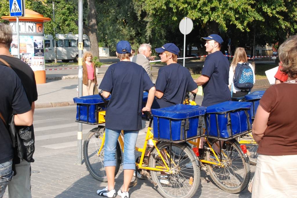 Šodien, 28. augustā, notika svinīga atjaunotā Karostas tilta atklāšanas pasākums. Liepājnieki devās gājienā, klausījās kamermūzikas koncertu un skatījās brīvdabas kino. Tilta savienošanas procesā radās tehniskas kļūmes - to nevarēja...
Autors: "Rekurzeme", portāls