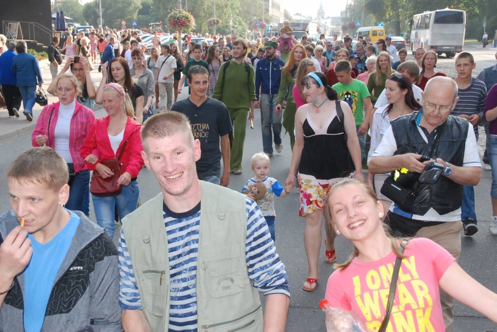 Šodien, 28. augustā, notika svinīga atjaunotā Karostas tilta atklāšanas pasākums. Liepājnieki devās gājienā, klausījās kamermūzikas koncertu un skatījās brīvdabas kino. Tilta savienošanas procesā radās tehniskas kļūmes - to nevarēja...
Autors: "Rekurzeme", portāls