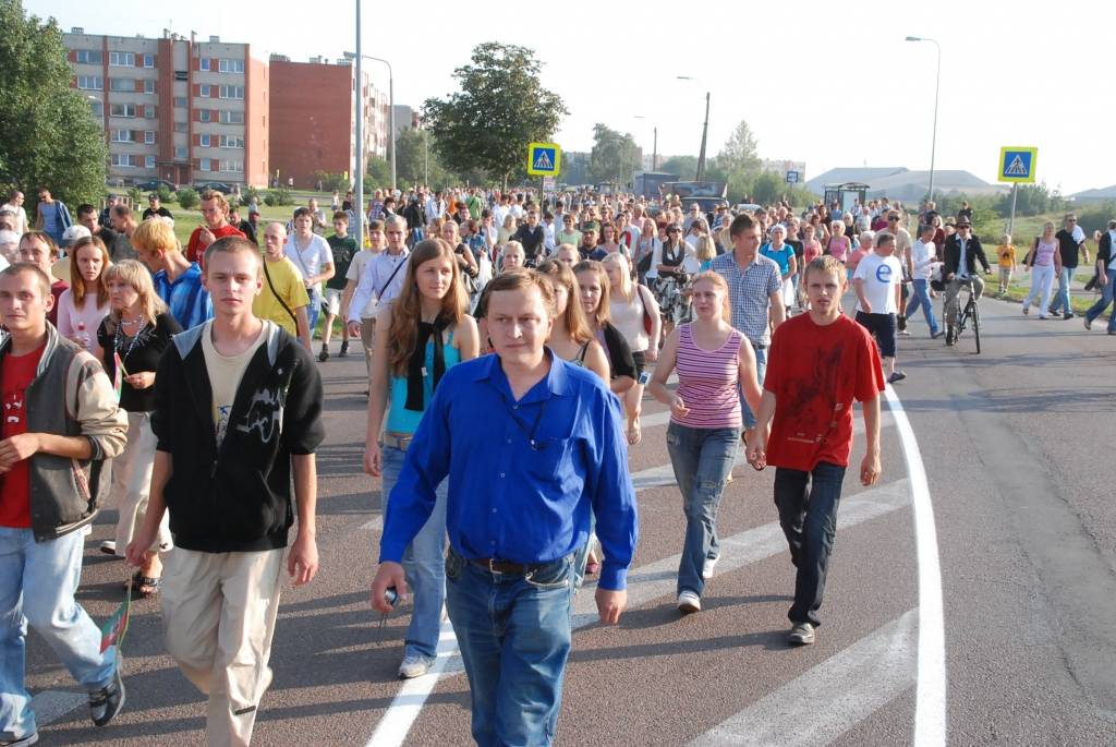 Šodien, 28. augustā, notika svinīga atjaunotā Karostas tilta atklāšanas pasākums. Liepājnieki devās gājienā, klausījās kamermūzikas koncertu un skatījās brīvdabas kino. Tilta savienošanas procesā radās tehniskas kļūmes - to nevarēja...
Autors: "Rekurzeme", portāls