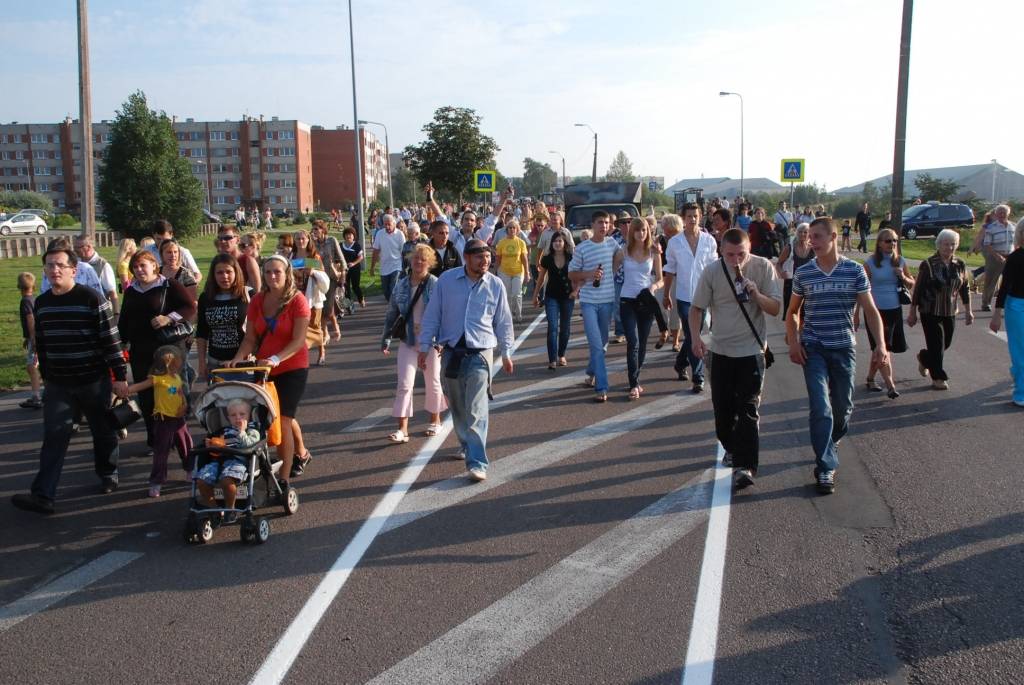 Šodien, 28. augustā, notika svinīga atjaunotā Karostas tilta atklāšanas pasākums. Liepājnieki devās gājienā, klausījās kamermūzikas koncertu un skatījās brīvdabas kino. Tilta savienošanas procesā radās tehniskas kļūmes - to nevarēja...
Autors: "Rekurzeme", portāls