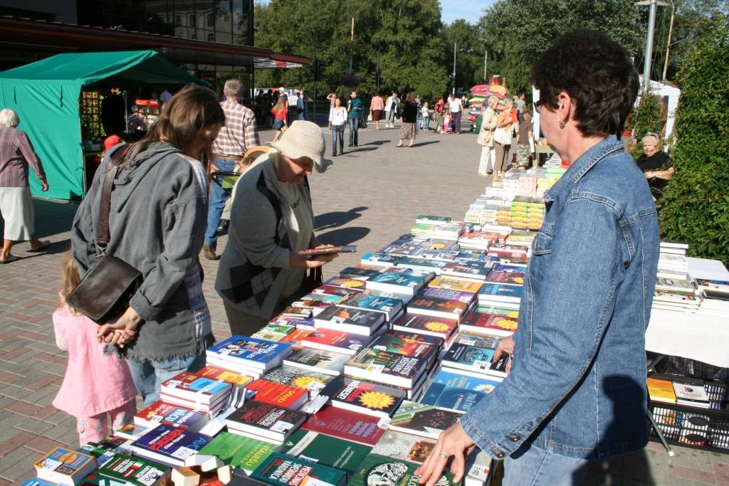 Šodien, 28. augustā, līdz pulksten 17 Liepājā pie tirdzniecības nama "Kurzeme" notiek tirdziņš "No rallija uz skolu!". 
Autors: Uldis Dobelis