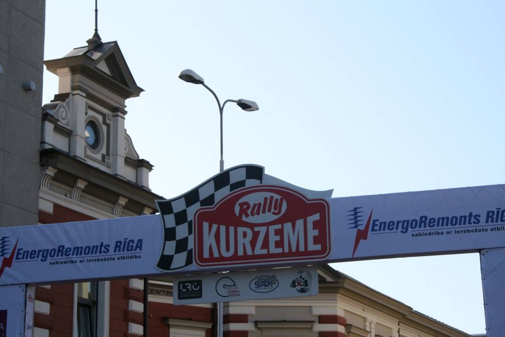 Tuvojas rallijs "Kurzeme 2009". Šodien, 28. augustā, Rožu laukumā Liepājā jau uzslieta starta estakāde. Rallija atklāšana būs sestdien, 29. augustā, pulksten 15.30. Pēc tam ekipāžas sacentīsies pilsētas ātrumposmā. Svētdien sacensības...
Autors: Uldis Dobelis