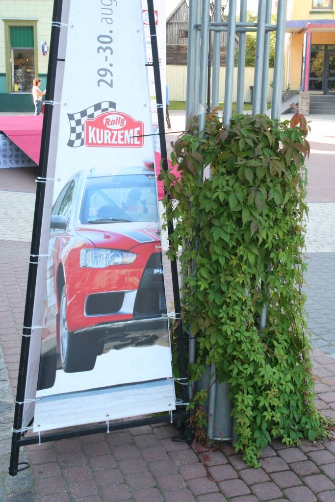 Tuvojas rallijs "Kurzeme 2009". Šodien, 28. augustā, Rožu laukumā Liepājā jau uzslieta starta estakāde. Rallija atklāšana būs sestdien, 29. augustā, pulksten 15.30. Pēc tam ekipāžas sacentīsies pilsētas ātrumposmā. Svētdien sacensības...
Autors: Uldis Dobelis