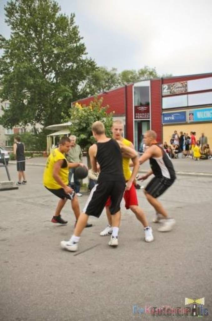 Pie tirdzniecības centra “Sala XL” Liepājā sestdien, 22. augustā, noslēdzās turnīrs “Vasaras ielu basketbols”. Tas kopumā notika četros posmos.
Autors: Uldis Dobelis