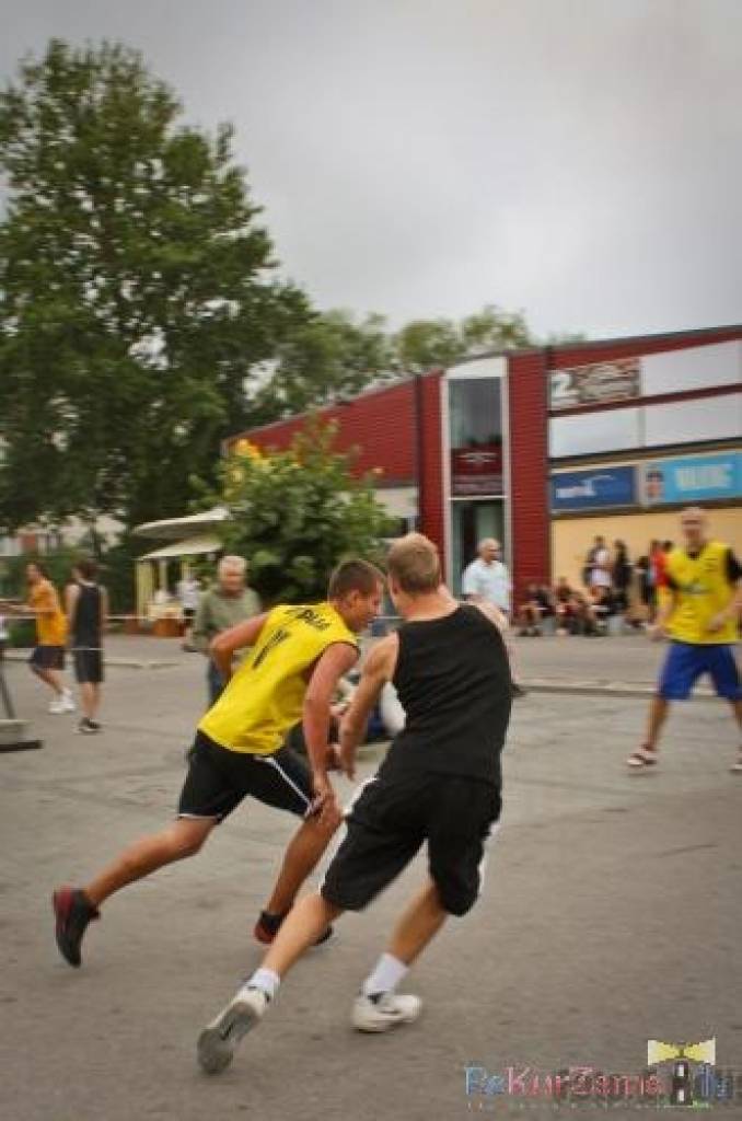 Pie tirdzniecības centra “Sala XL” Liepājā sestdien, 22. augustā, noslēdzās turnīrs “Vasaras ielu basketbols”. Tas kopumā notika četros posmos.
Autors: Uldis Dobelis