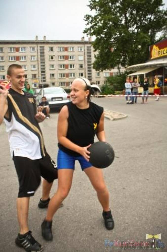 Pie tirdzniecības centra “Sala XL” Liepājā sestdien, 22. augustā, noslēdzās turnīrs “Vasaras ielu basketbols”. Tas kopumā notika četros posmos.
Autors: Uldis Dobelis