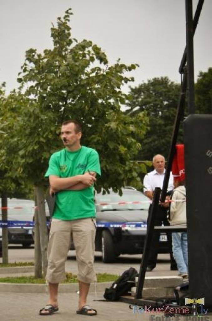 Pie tirdzniecības centra “Sala XL” Liepājā sestdien, 22. augustā, noslēdzās turnīrs “Vasaras ielu basketbols”. Tas kopumā notika četros posmos.
Autors: Uldis Dobelis