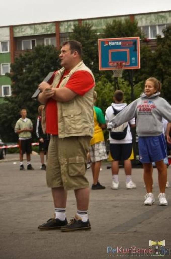 Pie tirdzniecības centra “Sala XL” Liepājā sestdien, 22. augustā, noslēdzās turnīrs “Vasaras ielu basketbols”. Tas kopumā notika četros posmos.
Autors: Uldis Dobelis