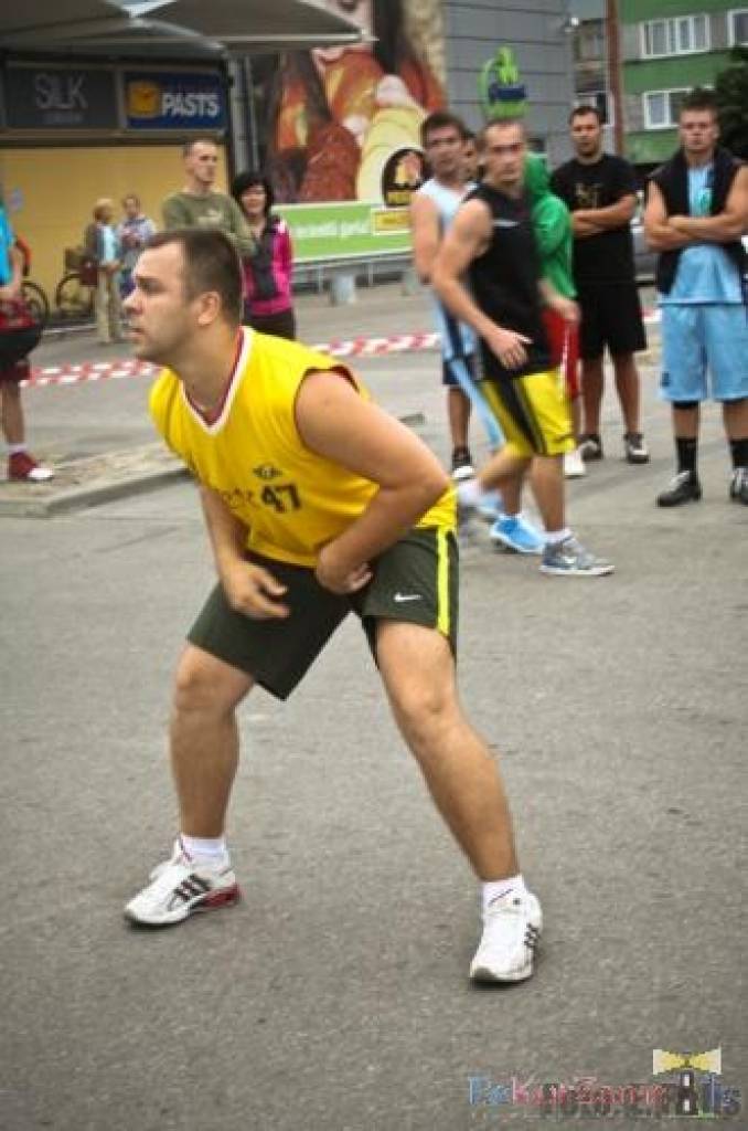 Pie tirdzniecības centra “Sala XL” Liepājā sestdien, 22. augustā, noslēdzās turnīrs “Vasaras ielu basketbols”. Tas kopumā notika četros posmos.
Autors: Uldis Dobelis
