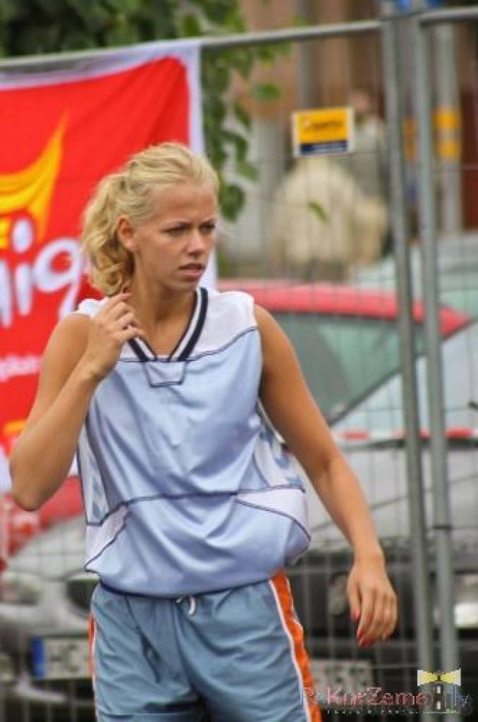 Pie tirdzniecības centra “Sala XL” Liepājā sestdien, 22. augustā, noslēdzās turnīrs “Vasaras ielu basketbols”. Tas kopumā notika četros posmos.
Autors: Uldis Dobelis