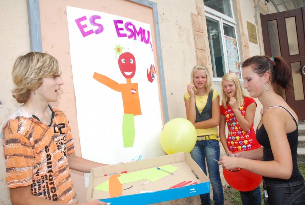 Ar plašu trīs dienu programmu nedēļas nogalē sevi pieteica Vērgales pagasta svētki. Vērgalnieki tos ar mīlestību bija radījuši paši sev un viens otram. Plašāk par svētkiem un tajos piedzīvoto lasiet rītdienas, 24.augusta, "Kursas Laikā"!
Autors: "Rekurzeme", portāls
