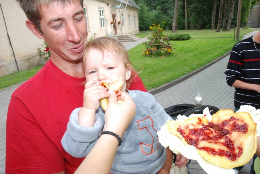 Ar plašu trīs dienu programmu nedēļas nogalē sevi pieteica Vērgales pagasta svētki. Vērgalnieki tos ar mīlestību bija radījuši paši sev un viens otram. Plašāk par svētkiem un tajos piedzīvoto lasiet rītdienas, 24.augusta, "Kursas Laikā"!
Autors: "Rekurzeme", portāls